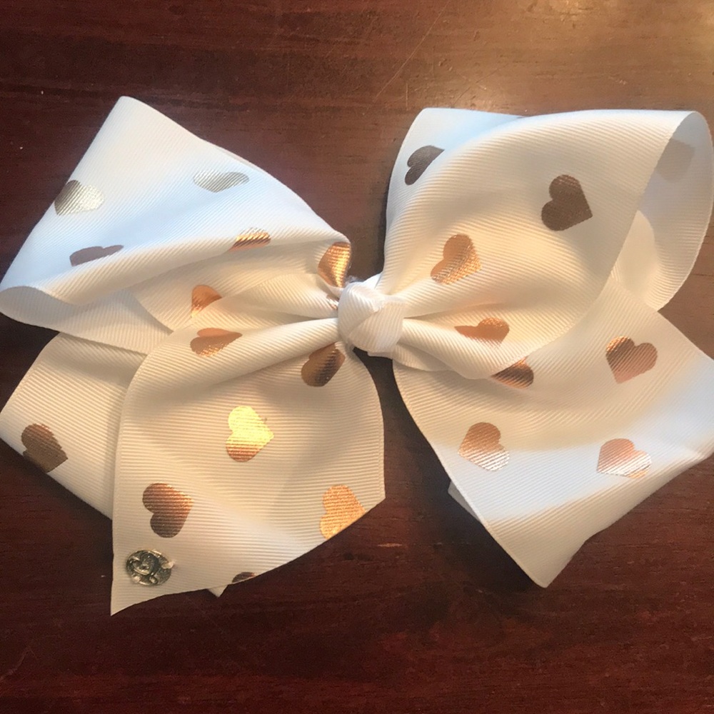 Gold heart Jojo bow